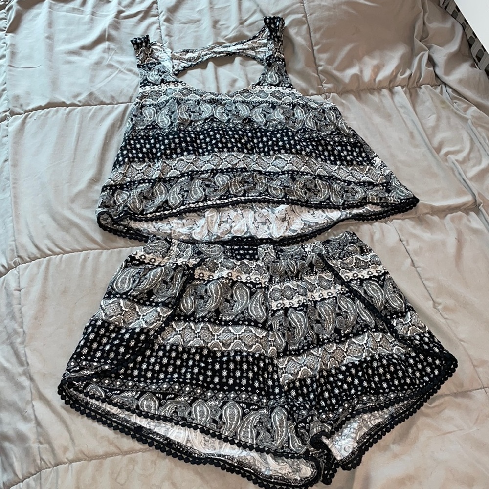 Mudd Juniors Paisley Black and White Set